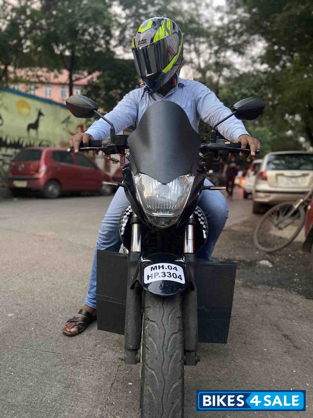 Black Suzuki GS 150R