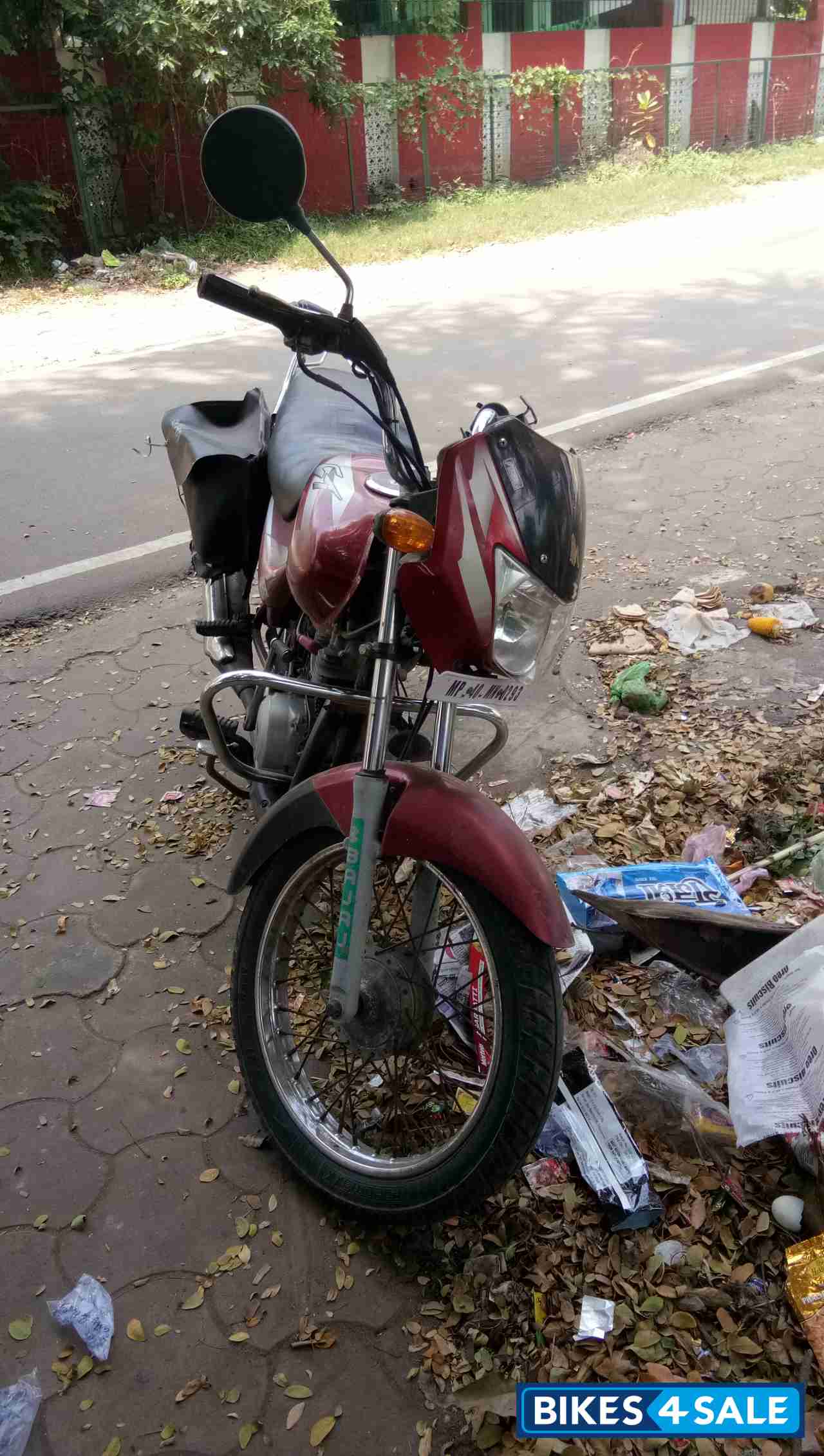 Red Bajaj CT 100