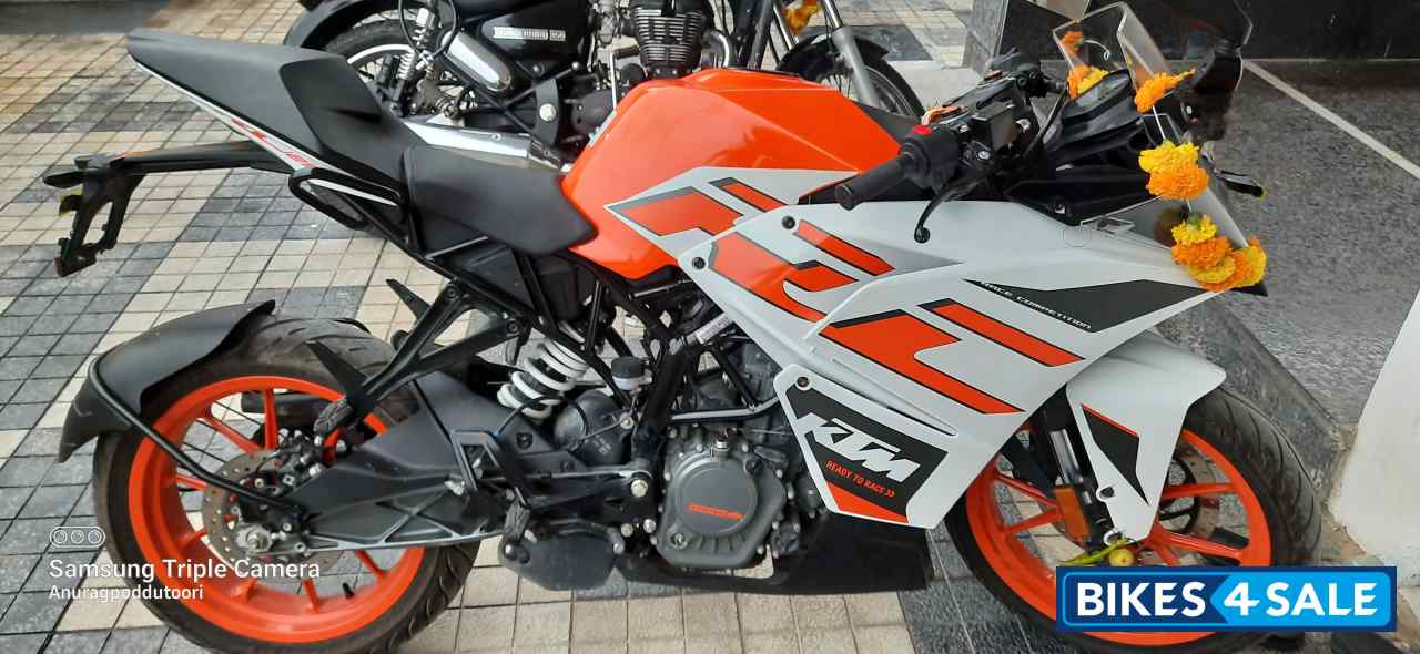 Orange KTM RC 125