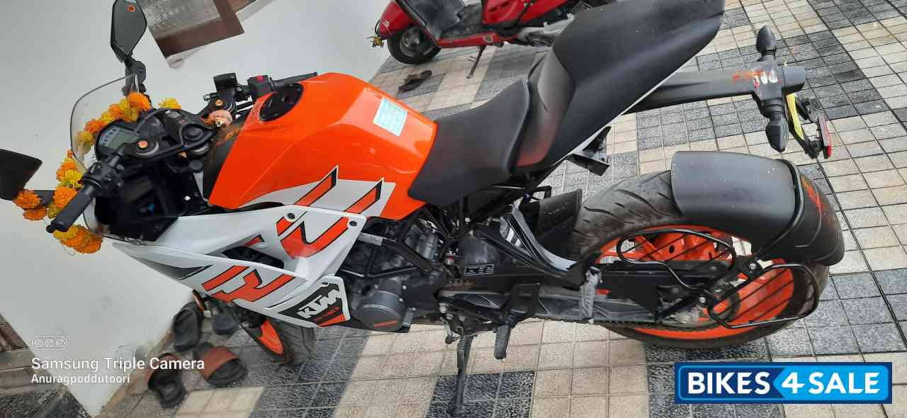 Orange KTM RC 125