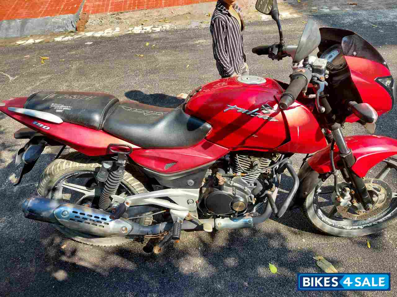 Red Bajaj Pulsar 180