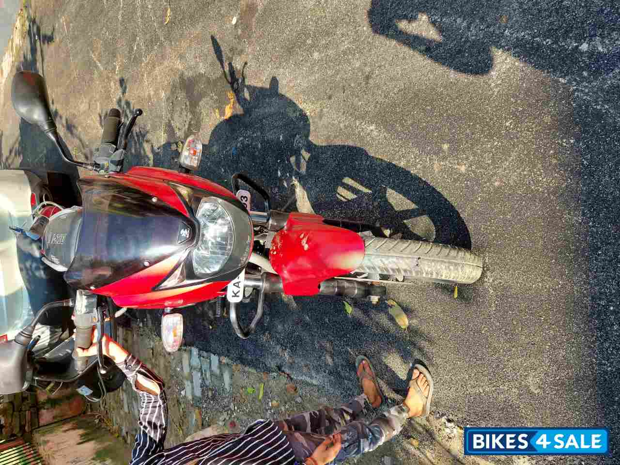 Red Bajaj Pulsar 180