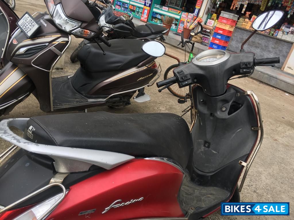 M Red Yamaha Fascino