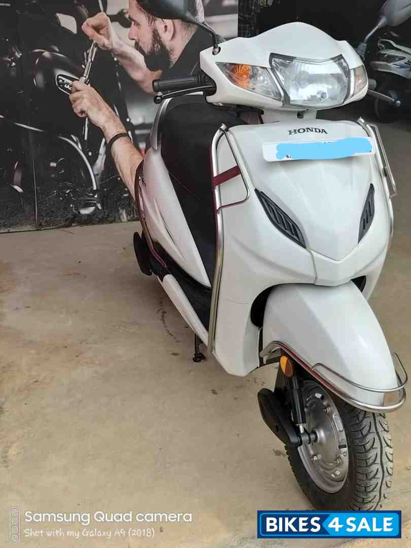 White Honda Activa 4G
