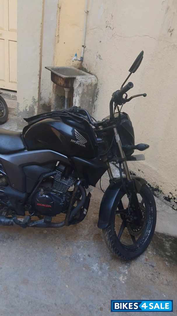 Black Honda CB Trigger Black Honda CB Trigger