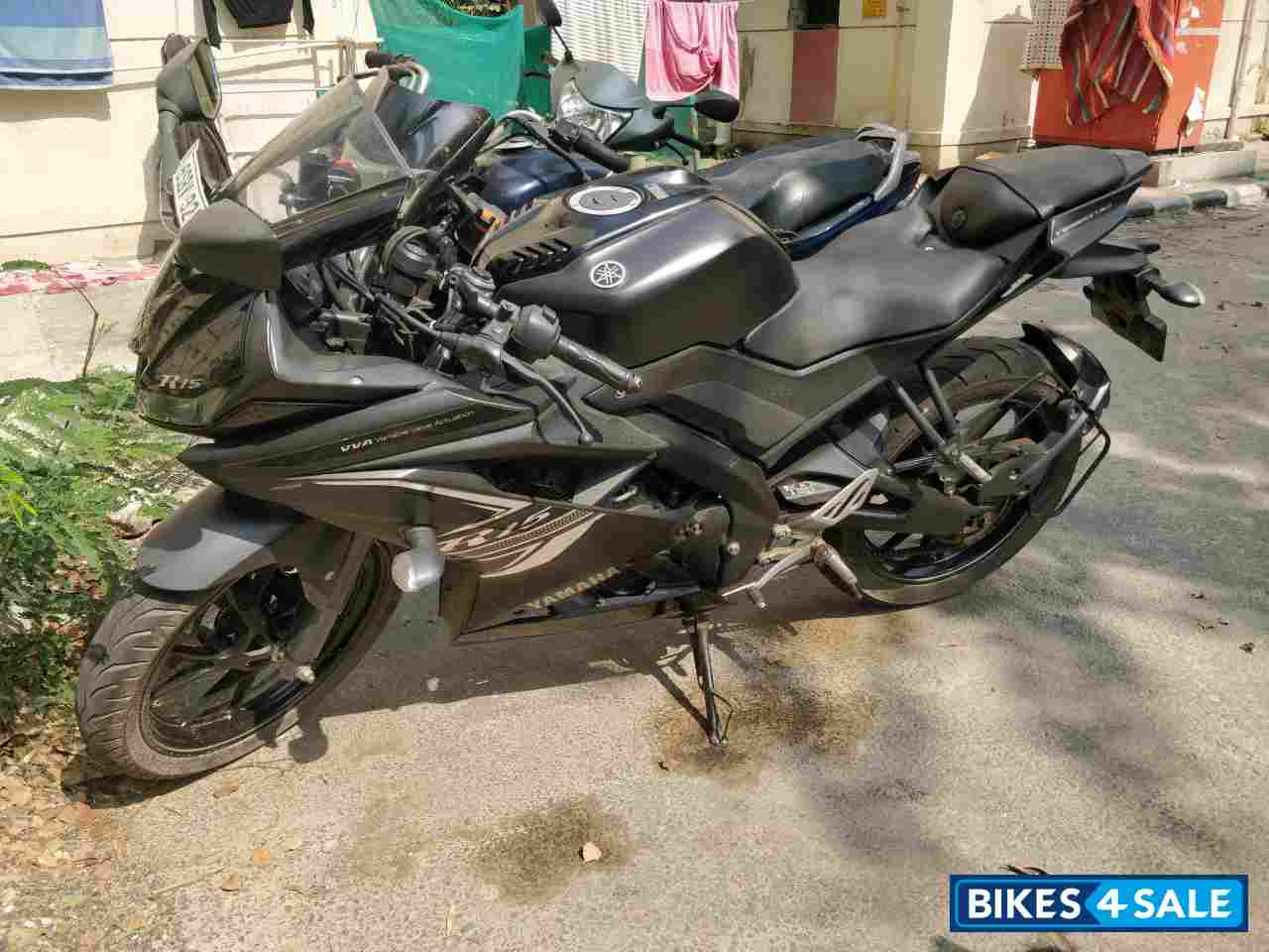 Black Yamaha YZF R15 V3