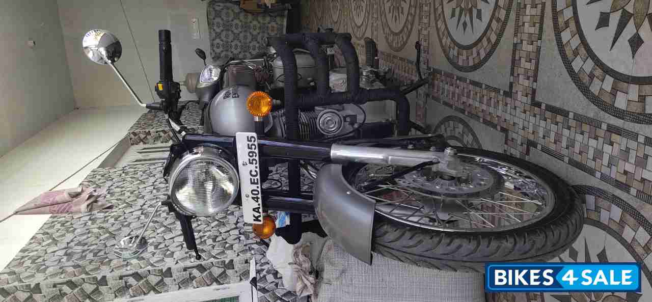Grey Royal Enfield Classic Gunmetal Grey
