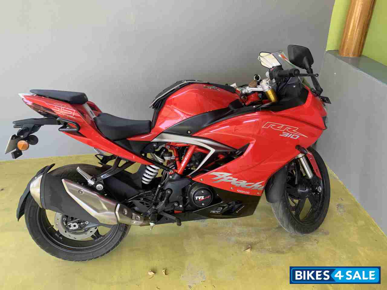 Red TVS Apache RR 310