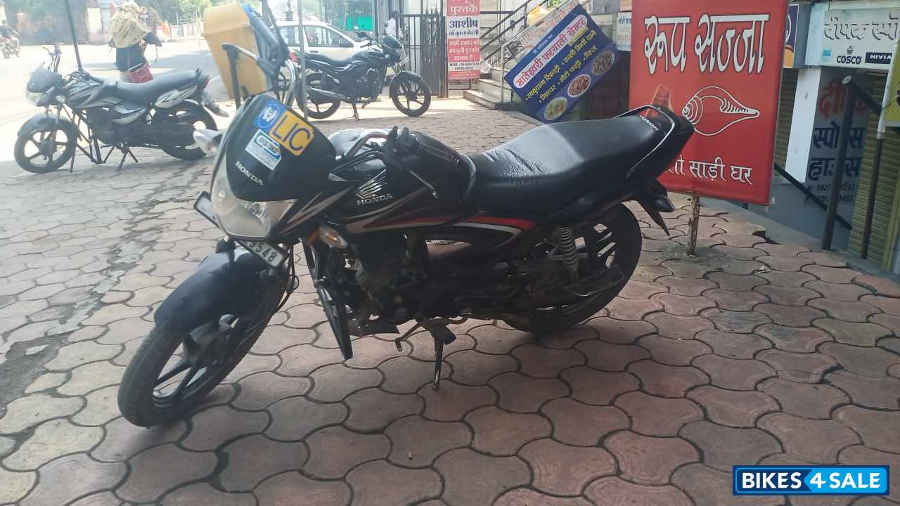 Black Honda CB Shine