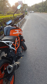 Orange KTM Duke 390