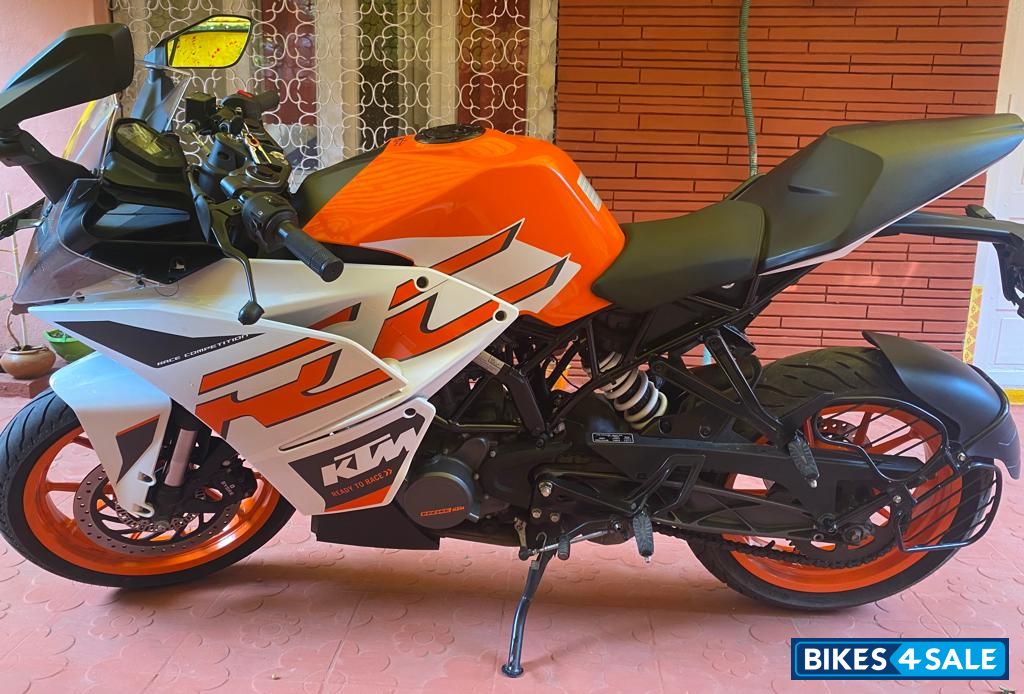 White&orange KTM RC 125 2020