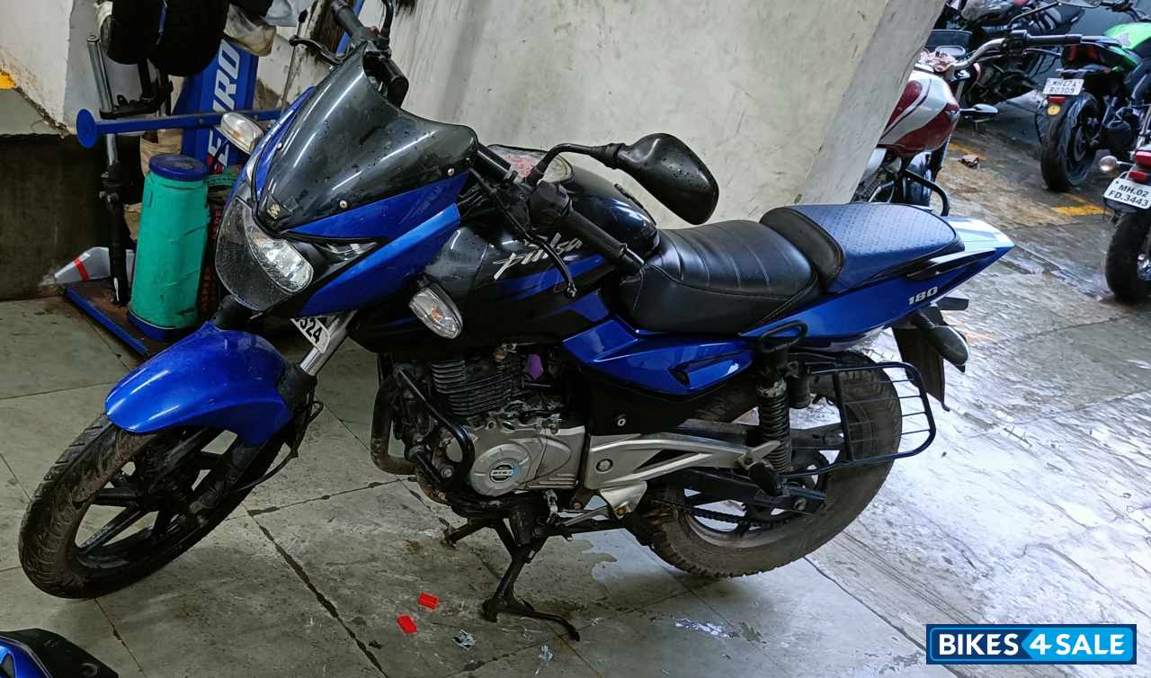Safire Blue Bajaj Pulsar 180 DTSi