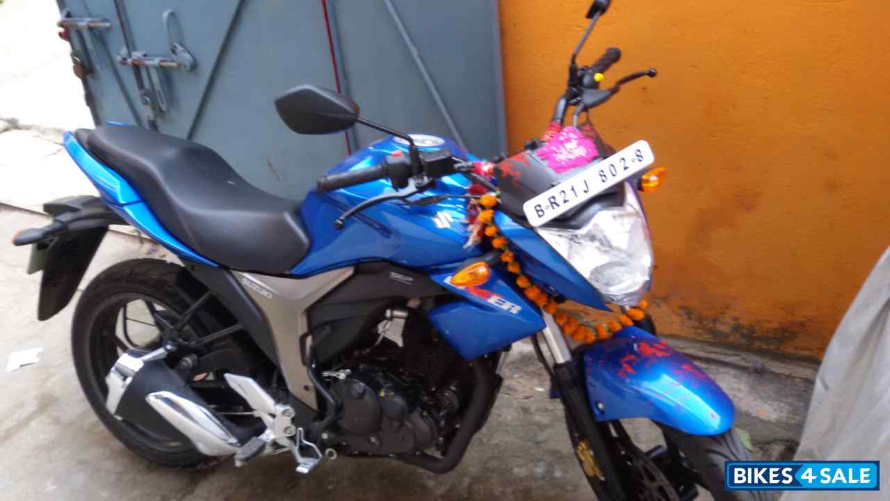 Blue Suzuki Gixxer 150