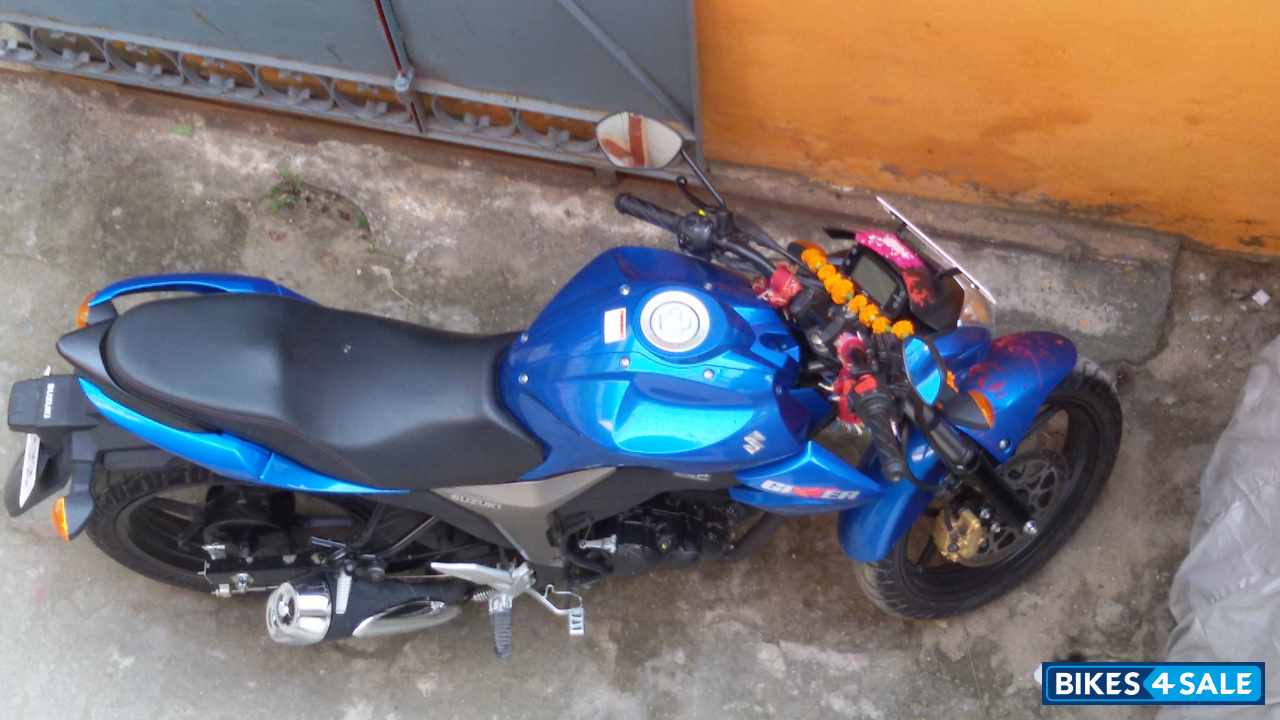 Blue Suzuki Gixxer 150