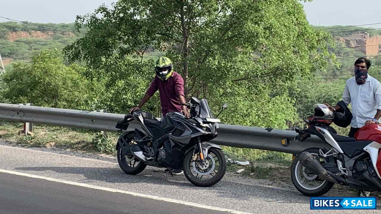 Bajaj Pulsar RS 200 BS6