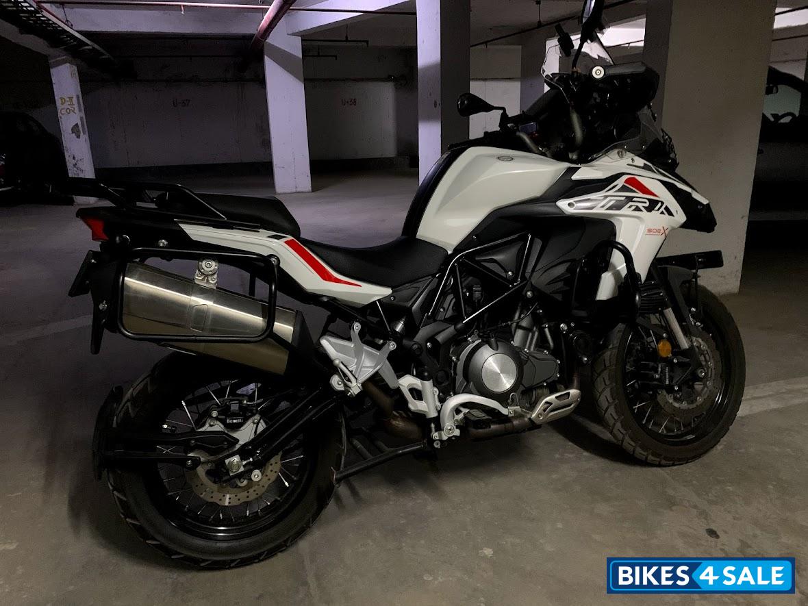 White Benelli TRK 502X