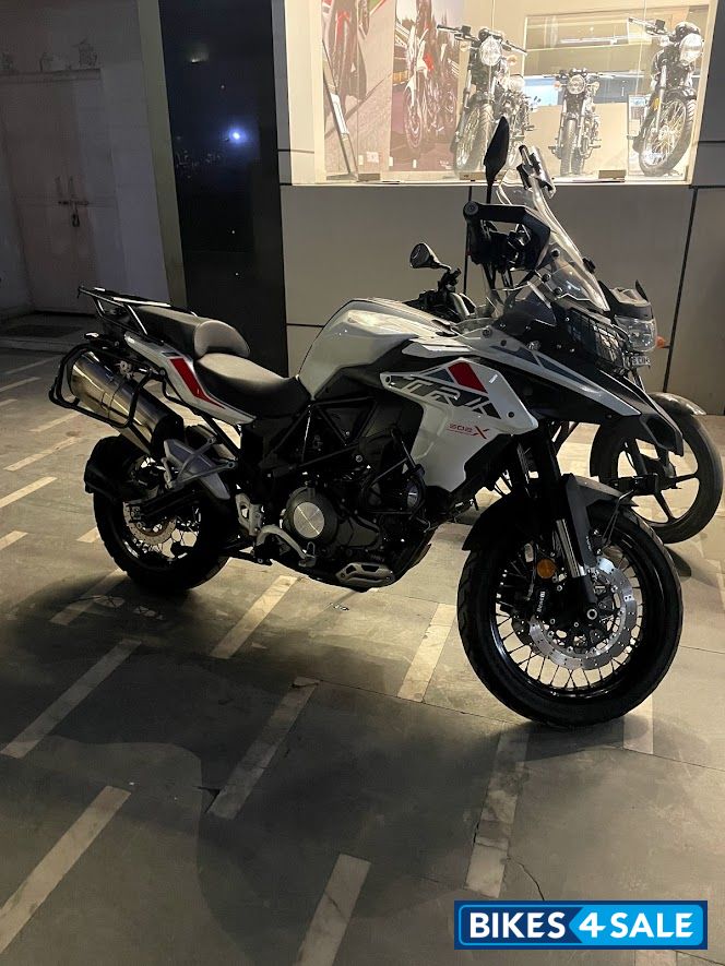 White Benelli TRK 502X