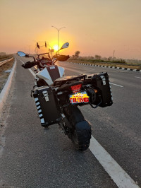 White Benelli TRK 502X