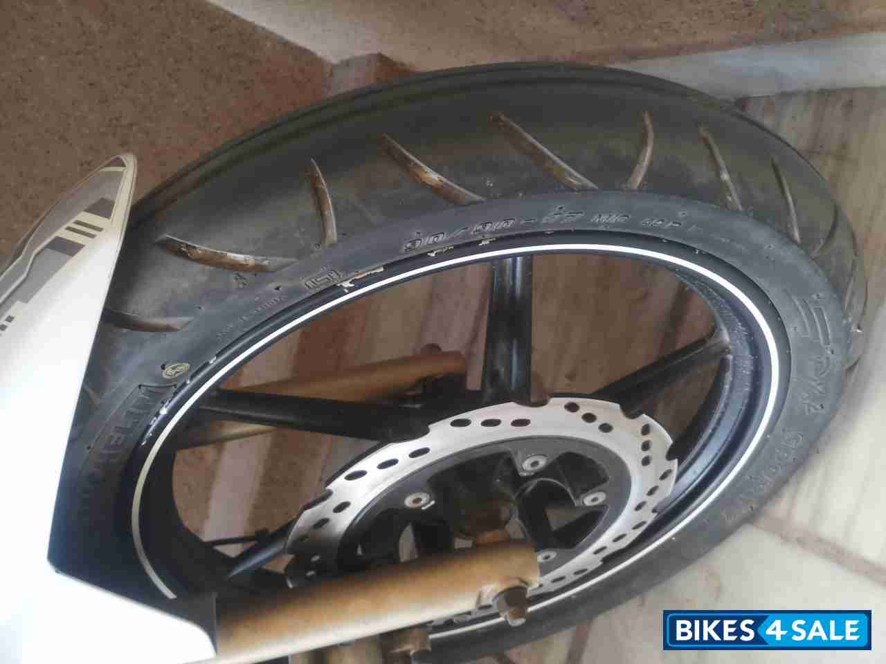 White TVS Apache RTR 180 White TVS Apache RTR 180