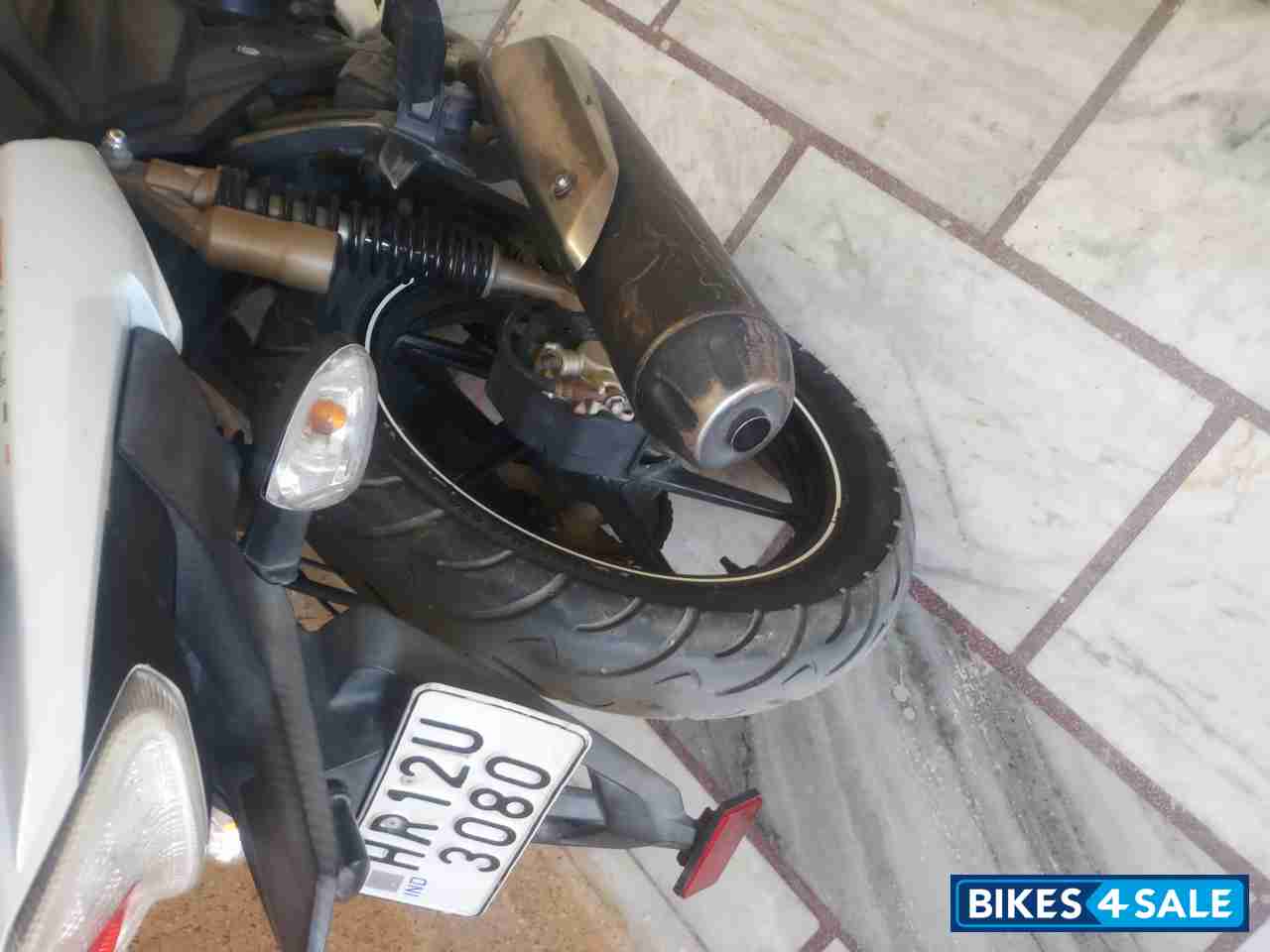 White TVS Apache RTR 180 White TVS Apache RTR 180