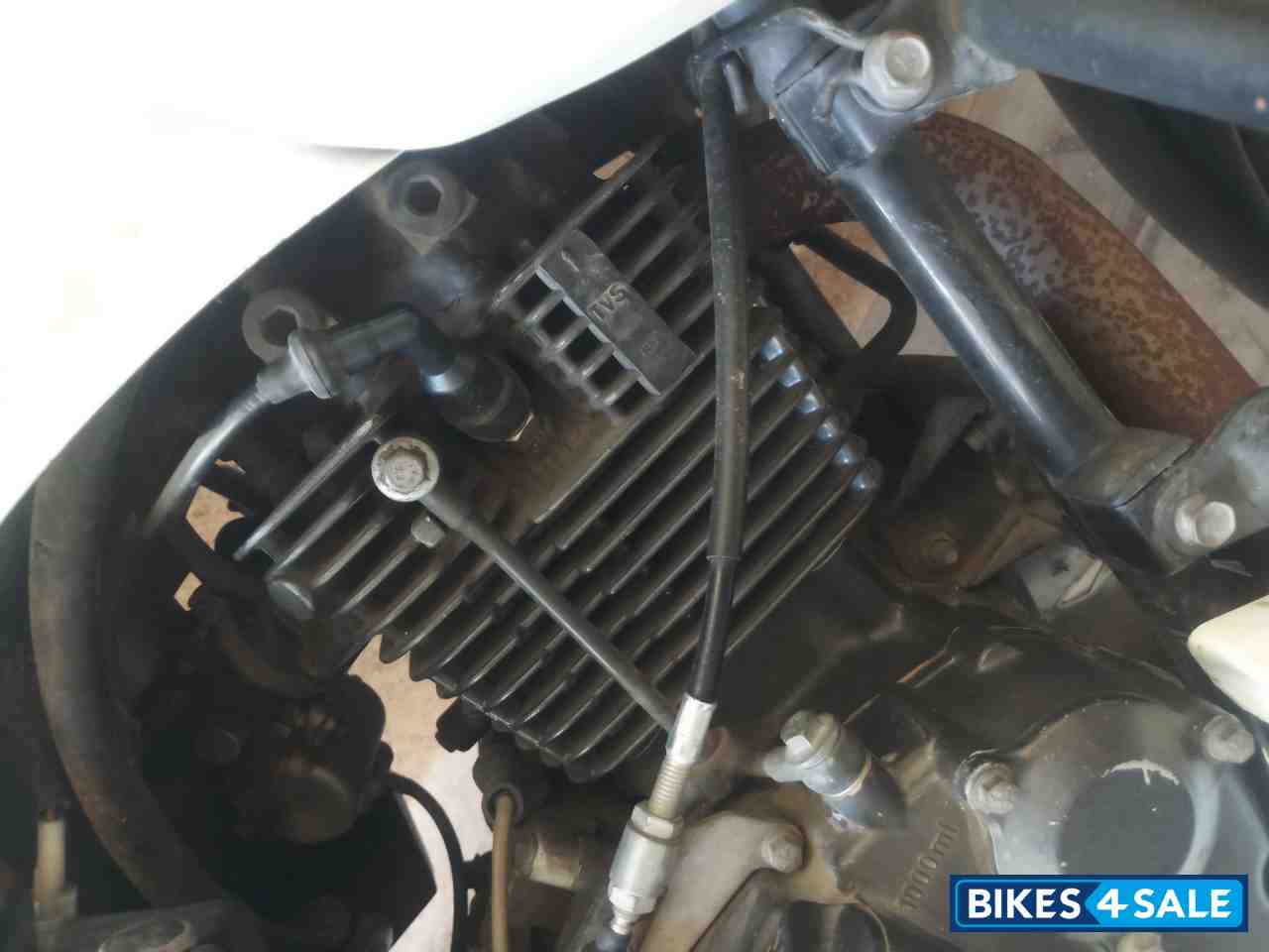 White TVS Apache RTR 180 White TVS Apache RTR 180