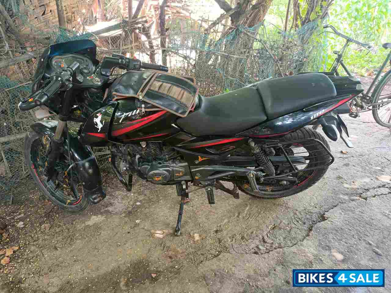 Black Red Bajaj Pulsar 180 DTSi