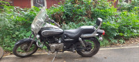 Black Bajaj Avenger Cruise 220