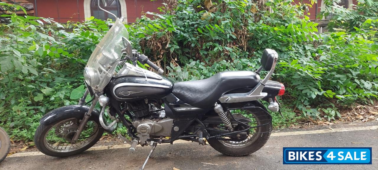 Black Bajaj Avenger Cruise 220