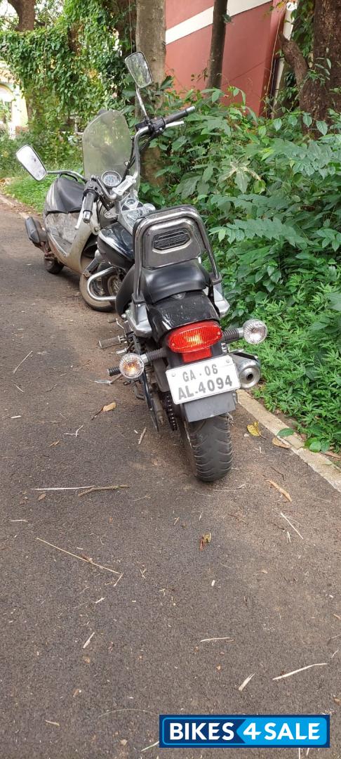 Black Bajaj Avenger Cruise 220