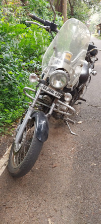 Black Bajaj Avenger Cruise 220