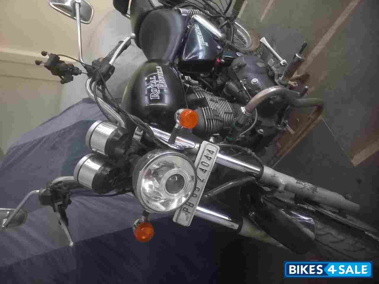 Black Royal Enfield Thunderbird 350