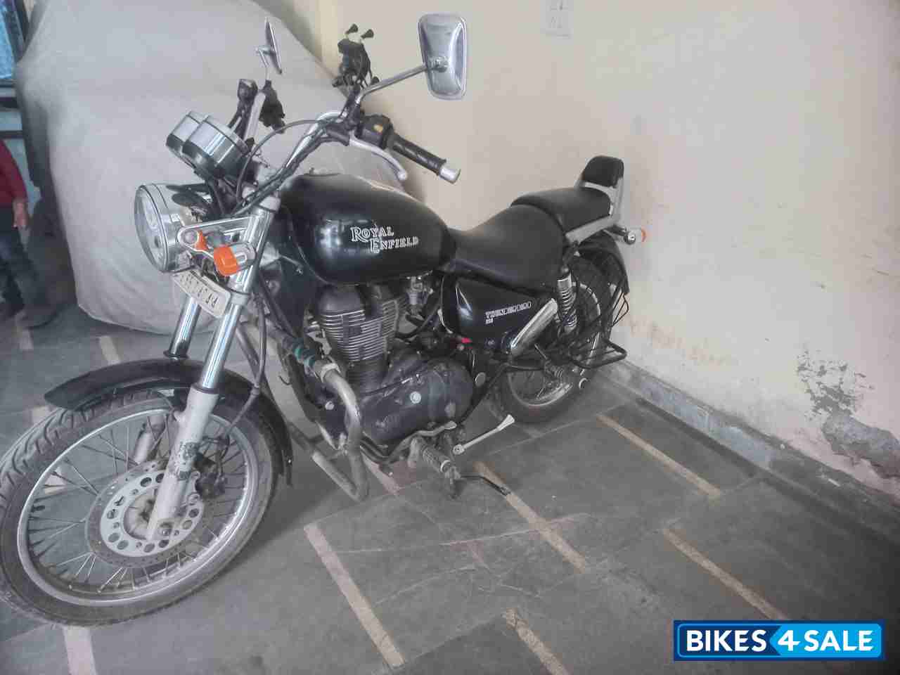Black Royal Enfield Thunderbird 350