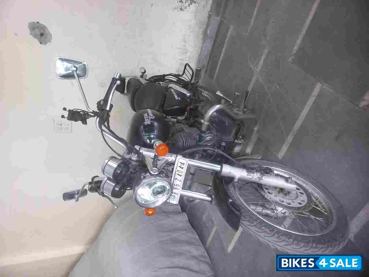 Black Royal Enfield Thunderbird 350