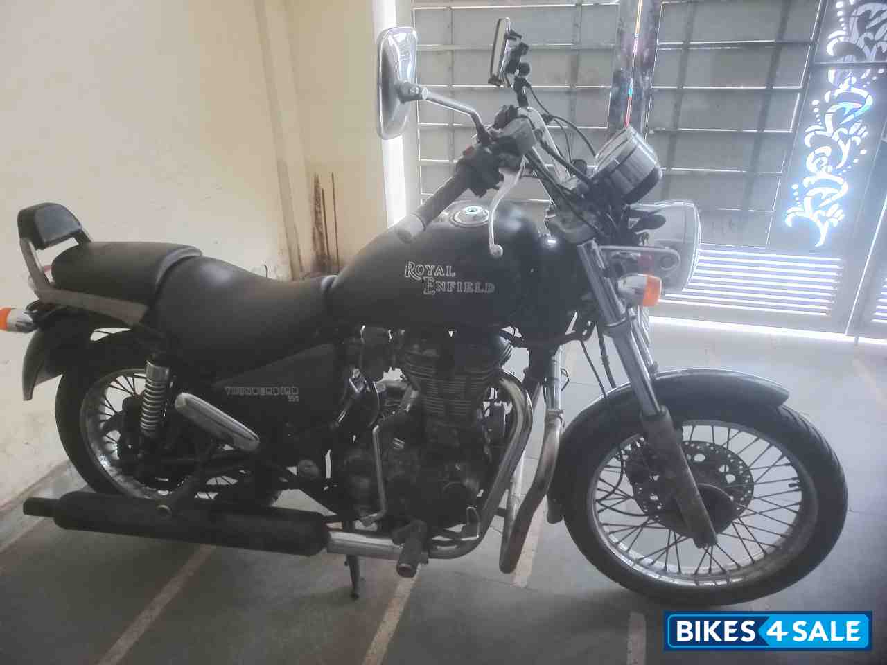 Black Royal Enfield Thunderbird 350