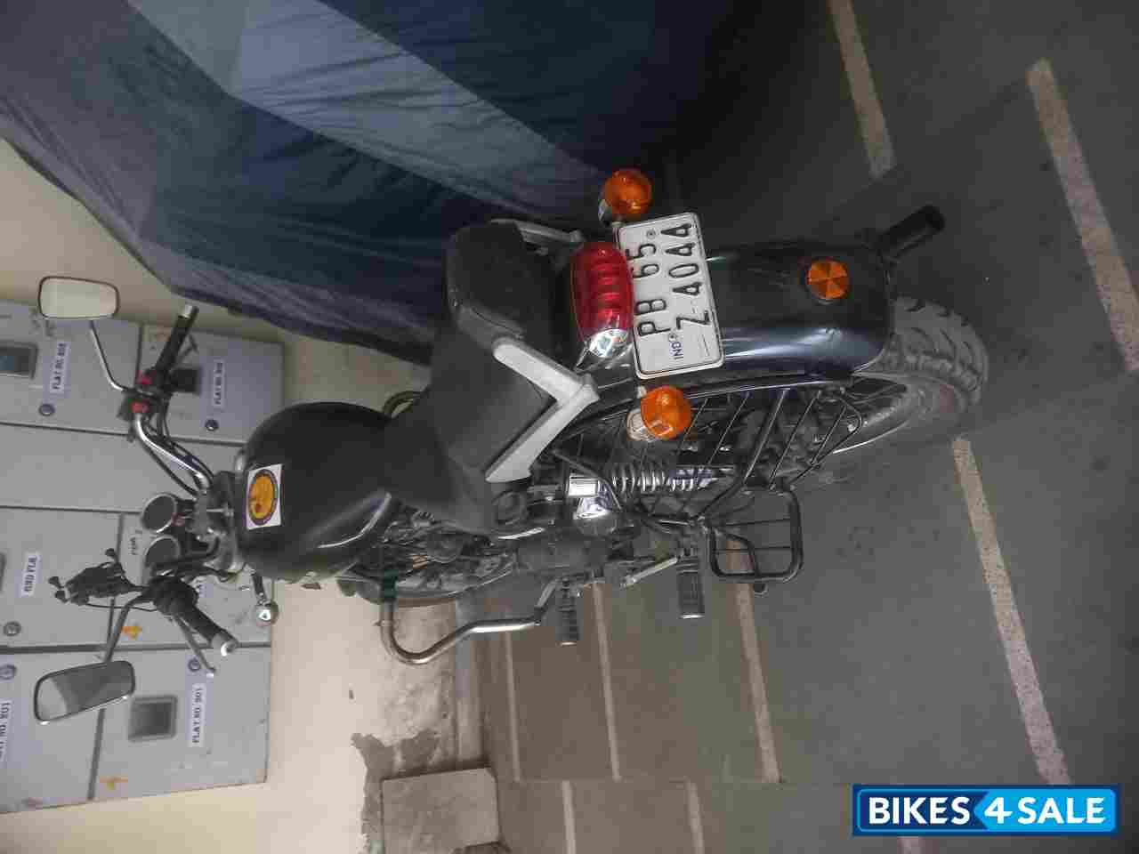 Black Royal Enfield Thunderbird 350