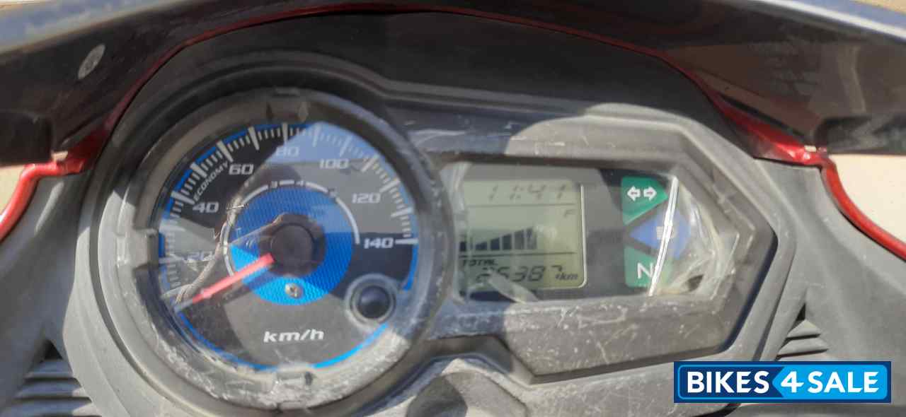 Red Honda CB Shine SP