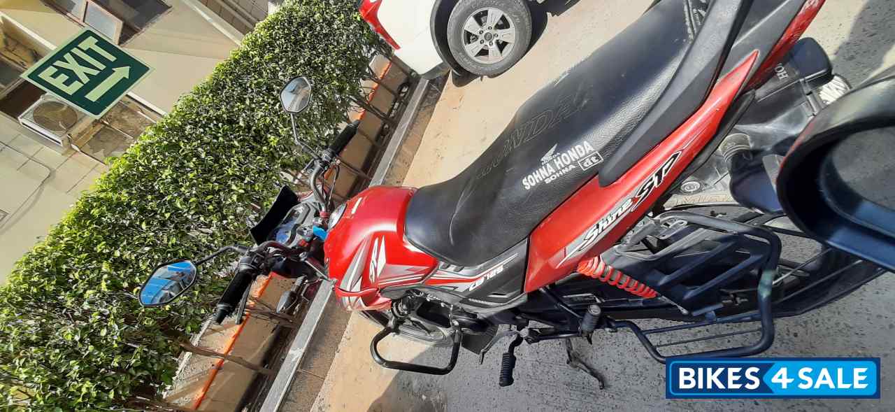 Red Honda CB Shine SP