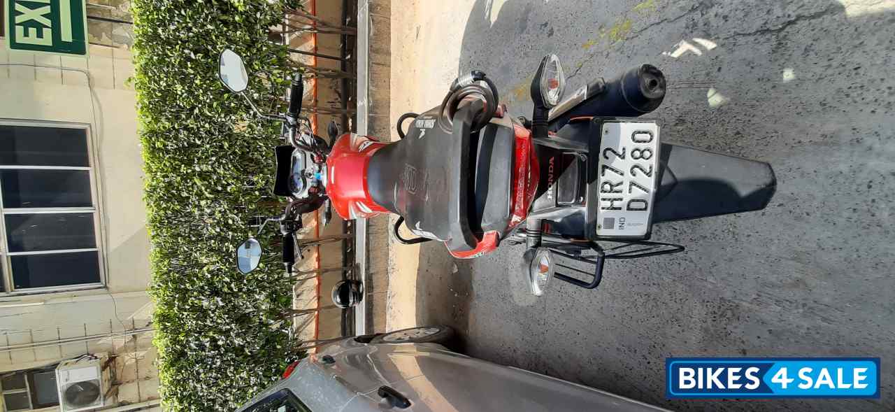 Red Honda CB Shine SP