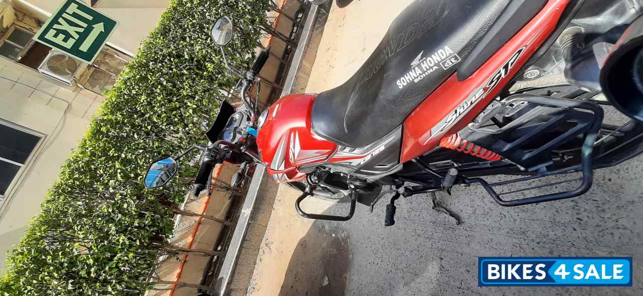 Red Honda CB Shine SP