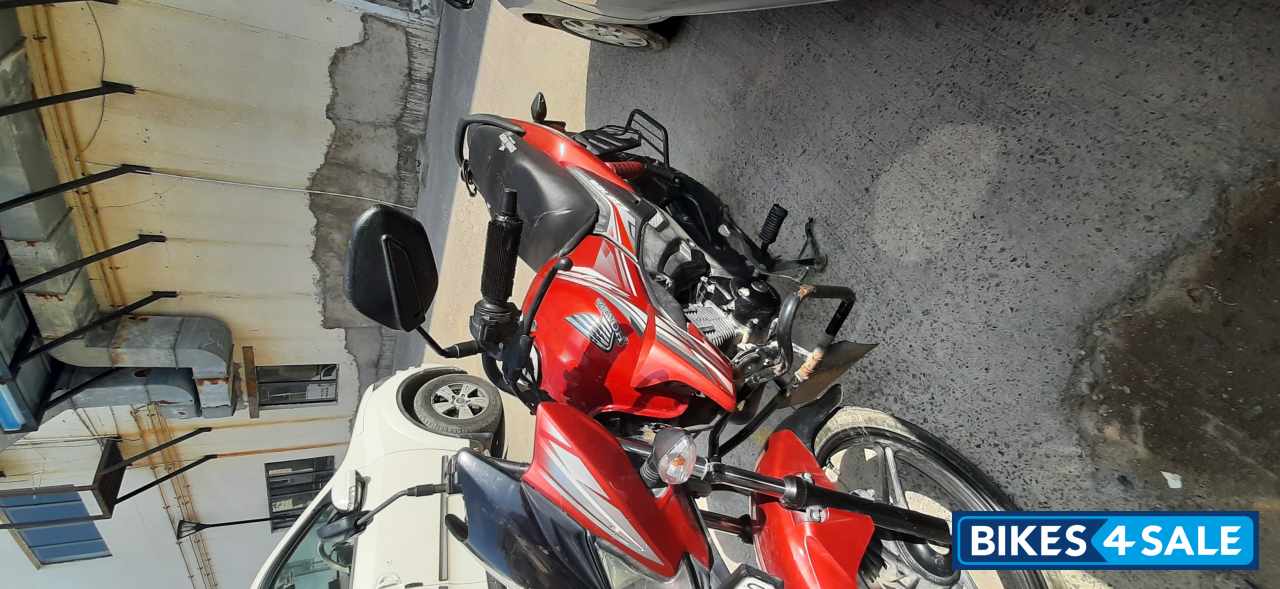 Red Honda CB Shine SP
