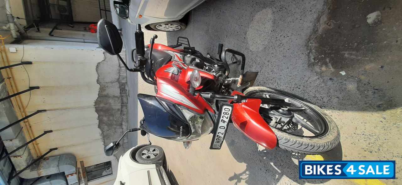 Red Honda CB Shine SP