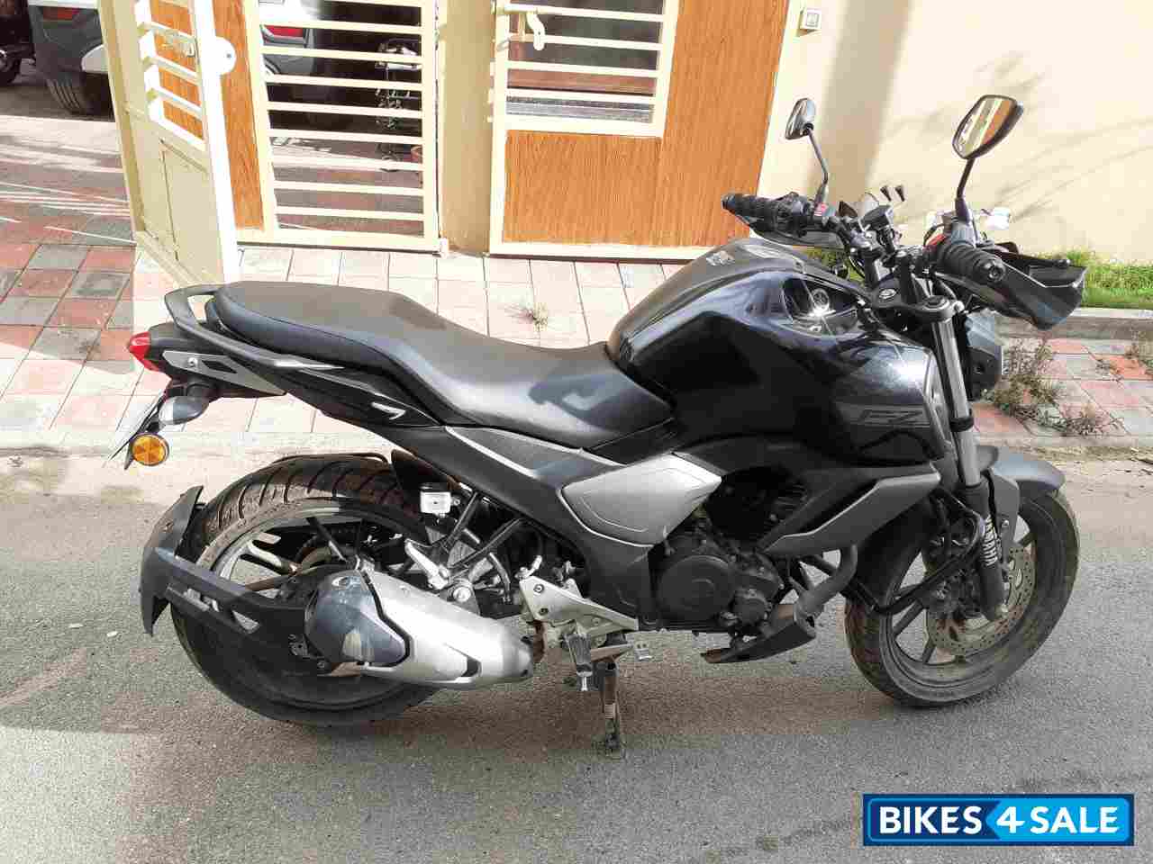 Black Yamaha FZ FI V3