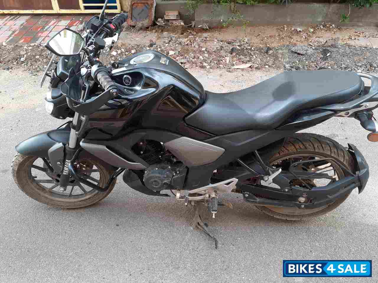 Black Yamaha FZ FI V3