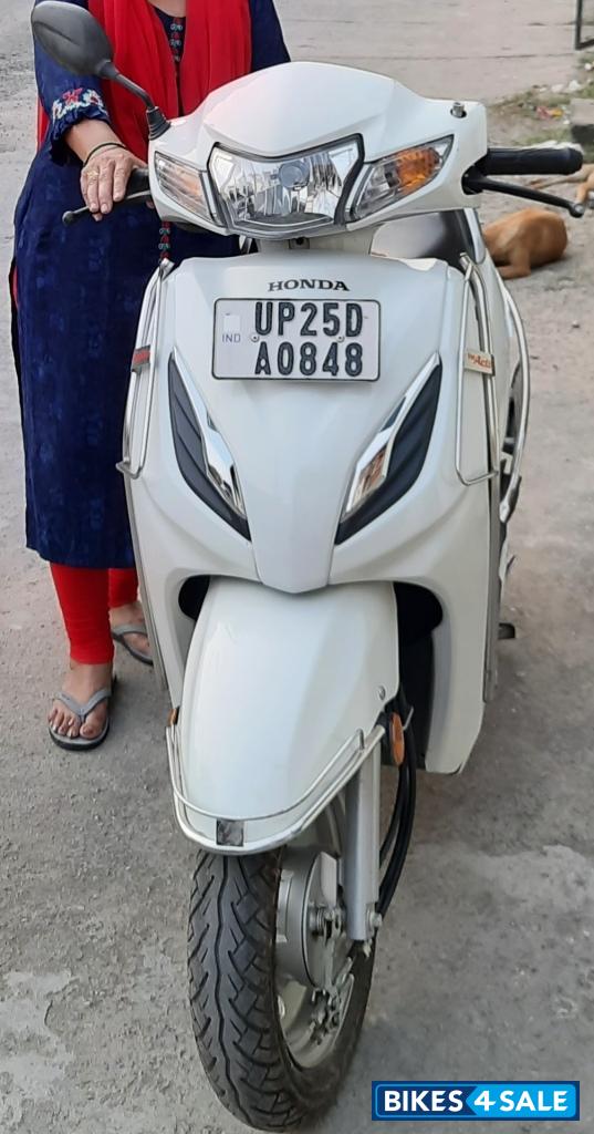 Pearl Precious White Honda Activa 6G