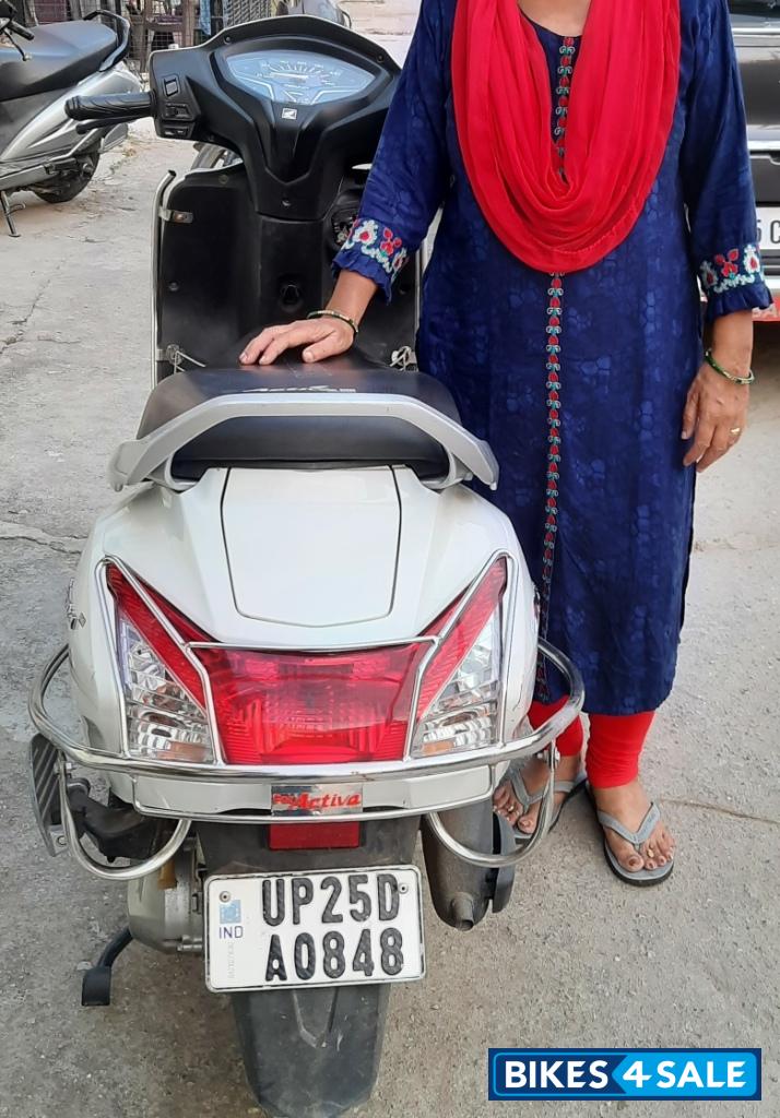 Pearl Precious White Honda Activa 6G