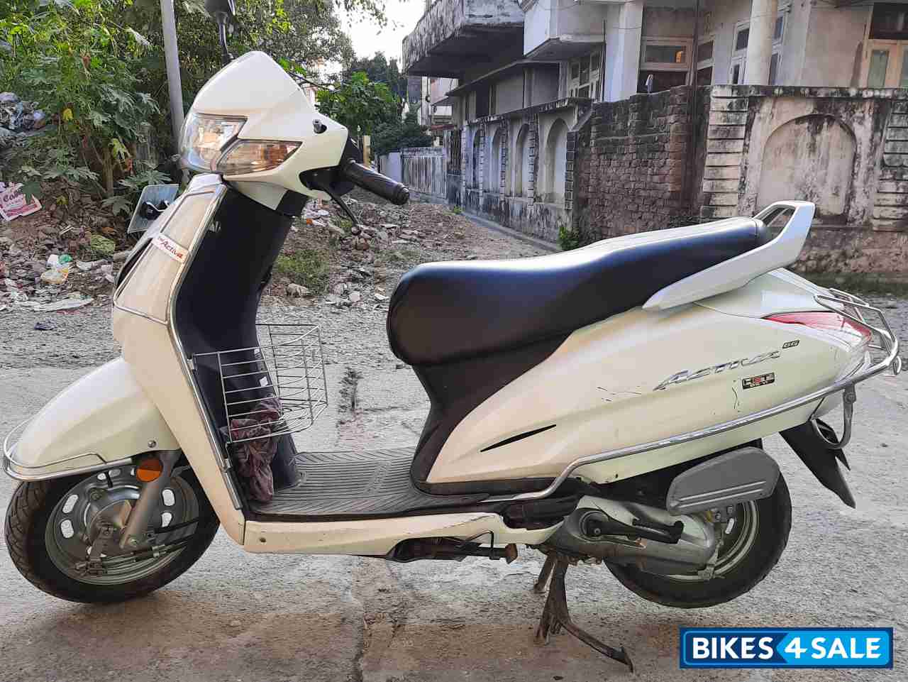 Pearl Precious White Honda Activa 6G