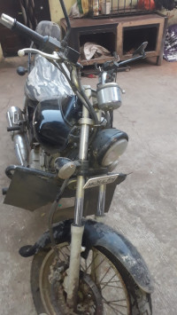 Black Bajaj Avenger 200 DTS-i