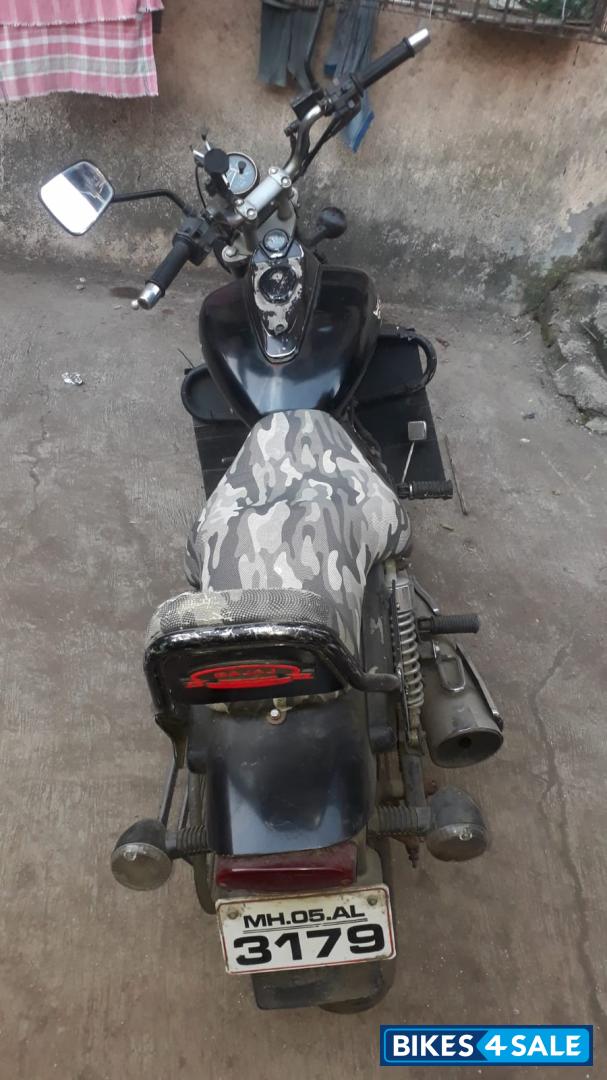 Black Bajaj Avenger 200 DTS-i