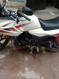 White Hero Karizma R