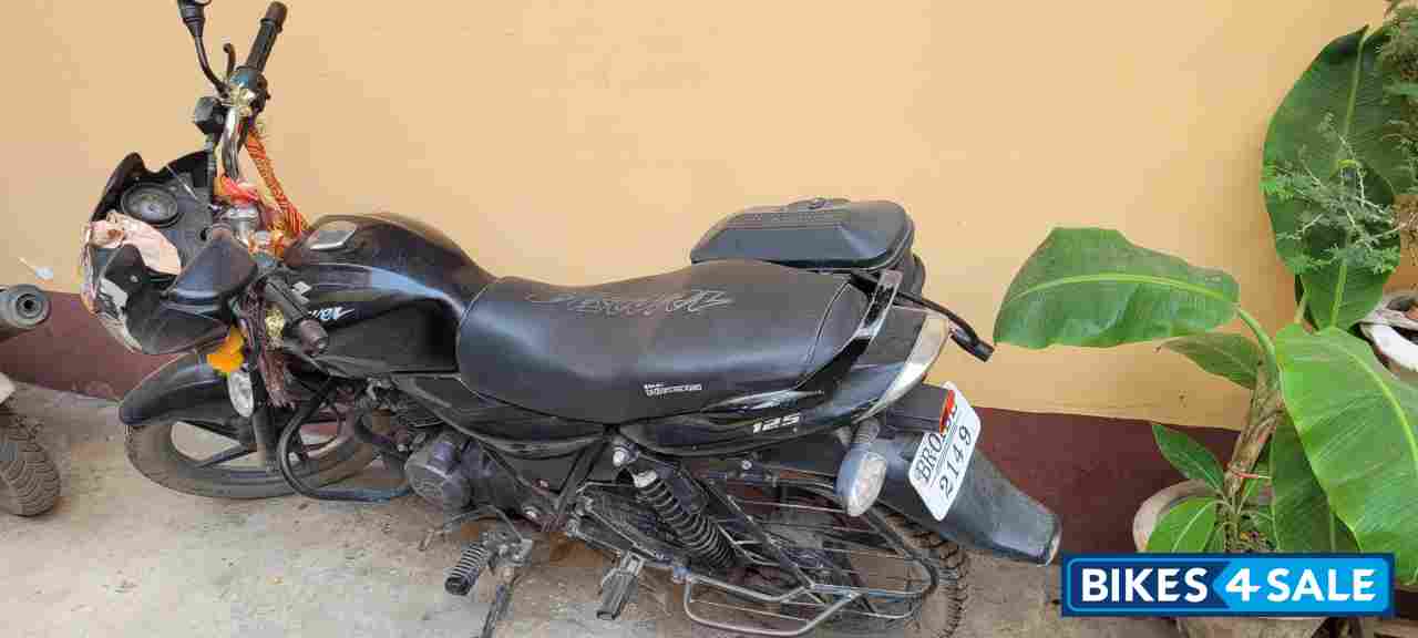 Black Bajaj Discover DTSi 125 Black Bajaj Discover DTSi 125
